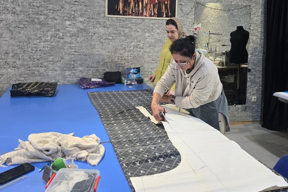 Центр занятости г.Избербаша помог дочери участника специальной военной операции пройти программу обучения по профессии «Швея»